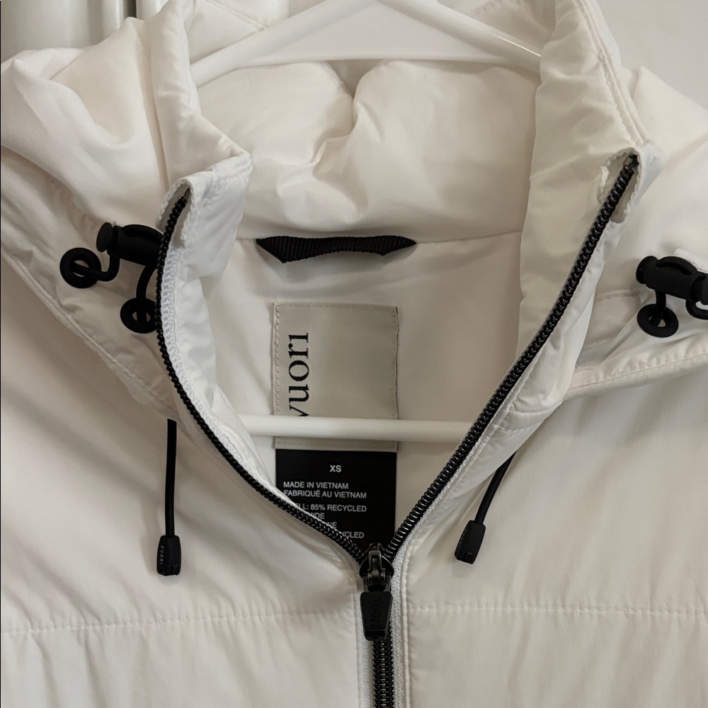 Vuori White Hooded Utility Jacket with Black Trim - Picture 2 of 4